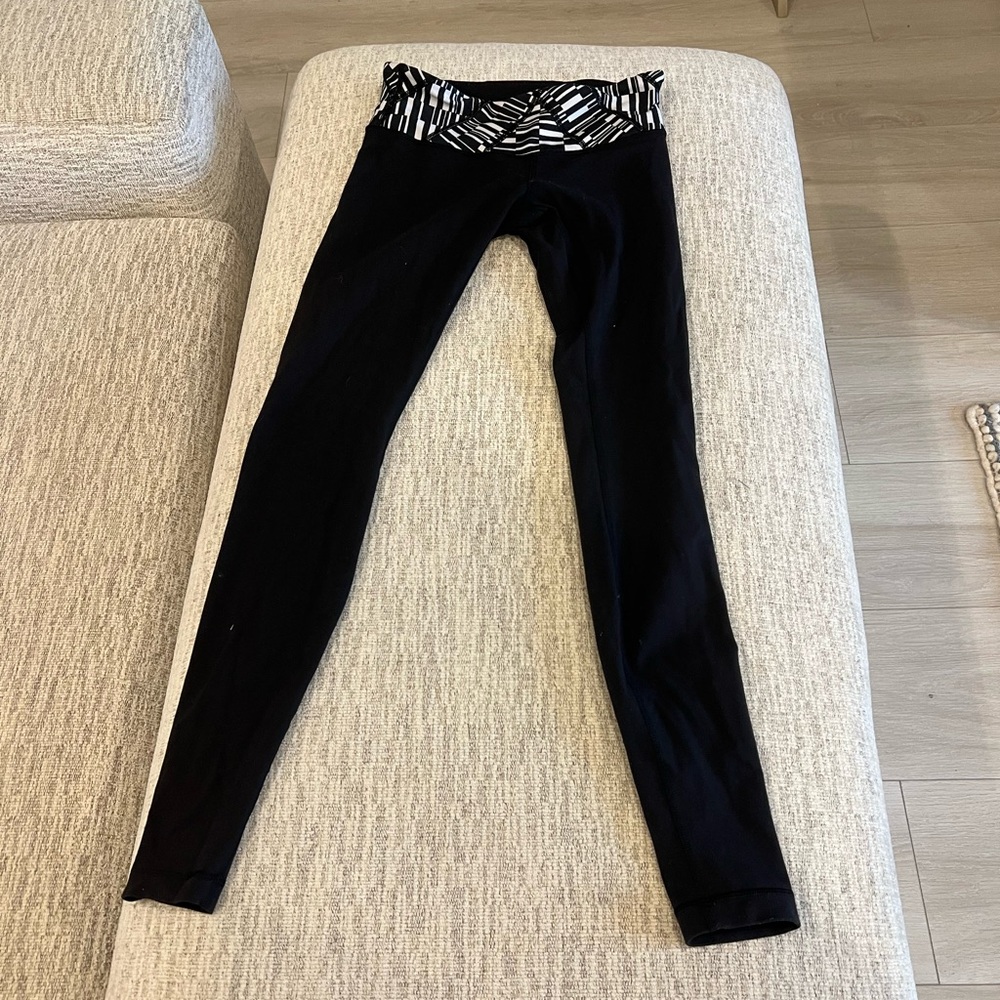 Black lulu leggings, size 6